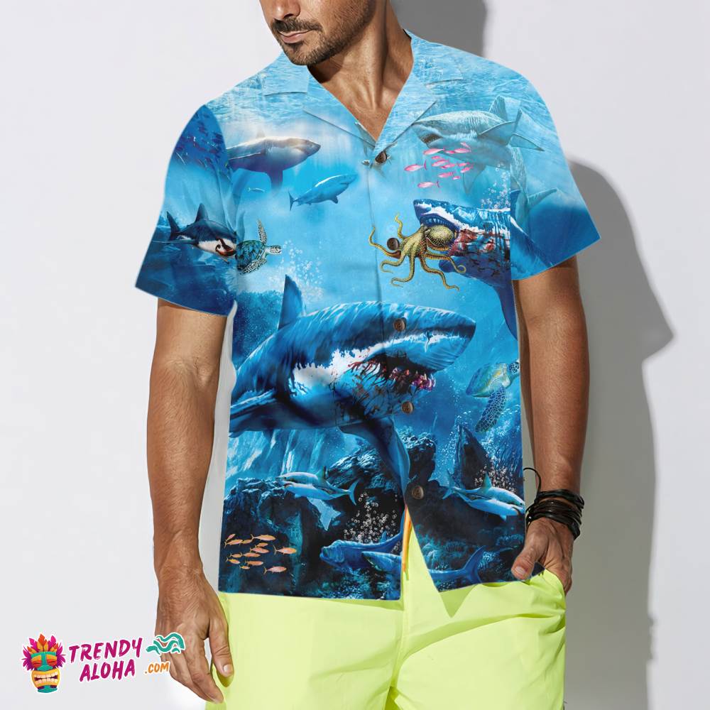Extreme Dangerous Shark In The Sea Hawaiian Shirt