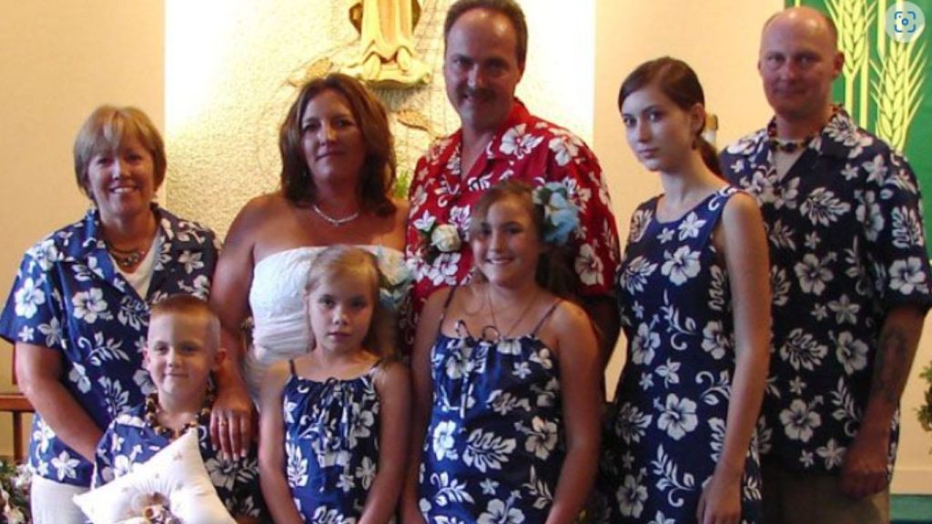 Matching Hawaiian Outfits: The Ultimate Guide for Couples and Families in 2025 23 matching hawaiian outfits for family and couple