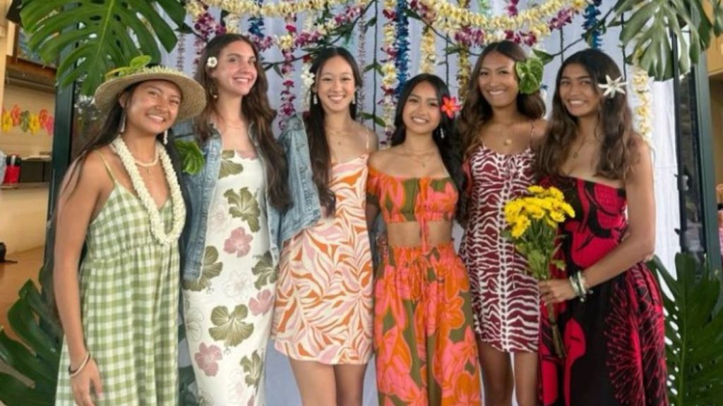 hawaiian dress for women on vacation