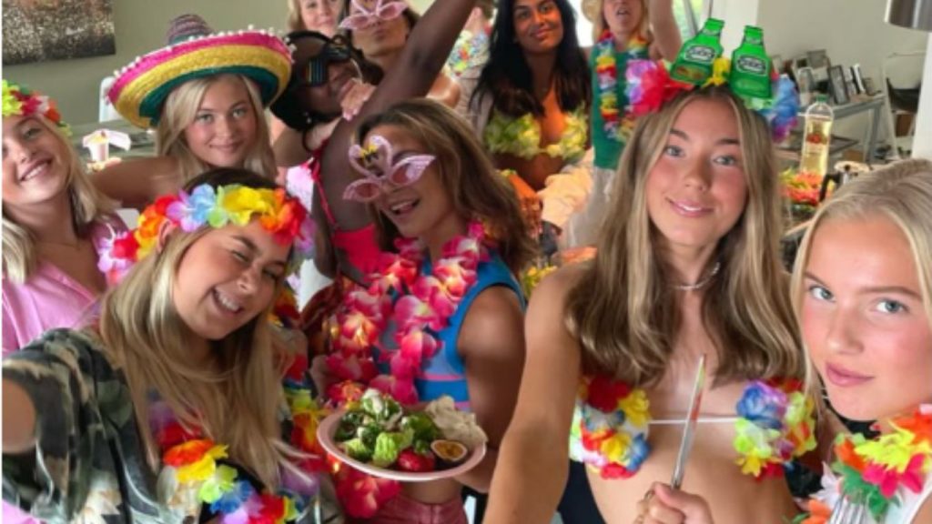 What to Wear to a Luau: Outfit Ideas and Tips Ideas for All Ages 2 what to wear to a luau hawaii